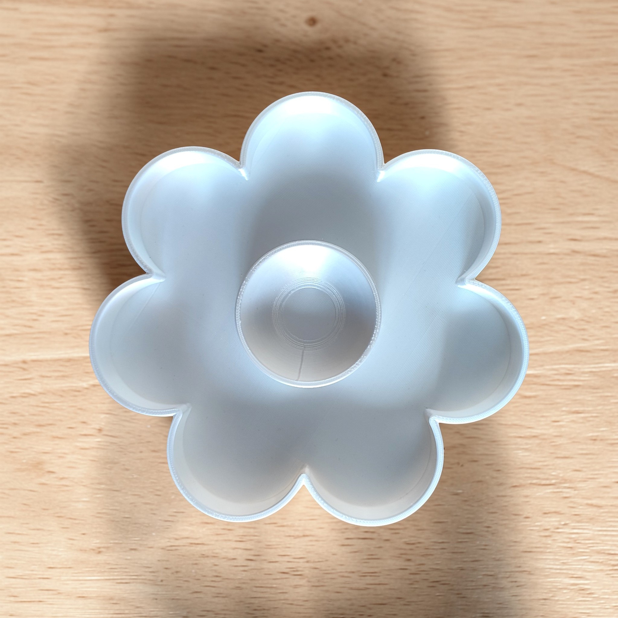 Flower-shaped low poly decorative tray 3D print product image 4 by Deltaprints