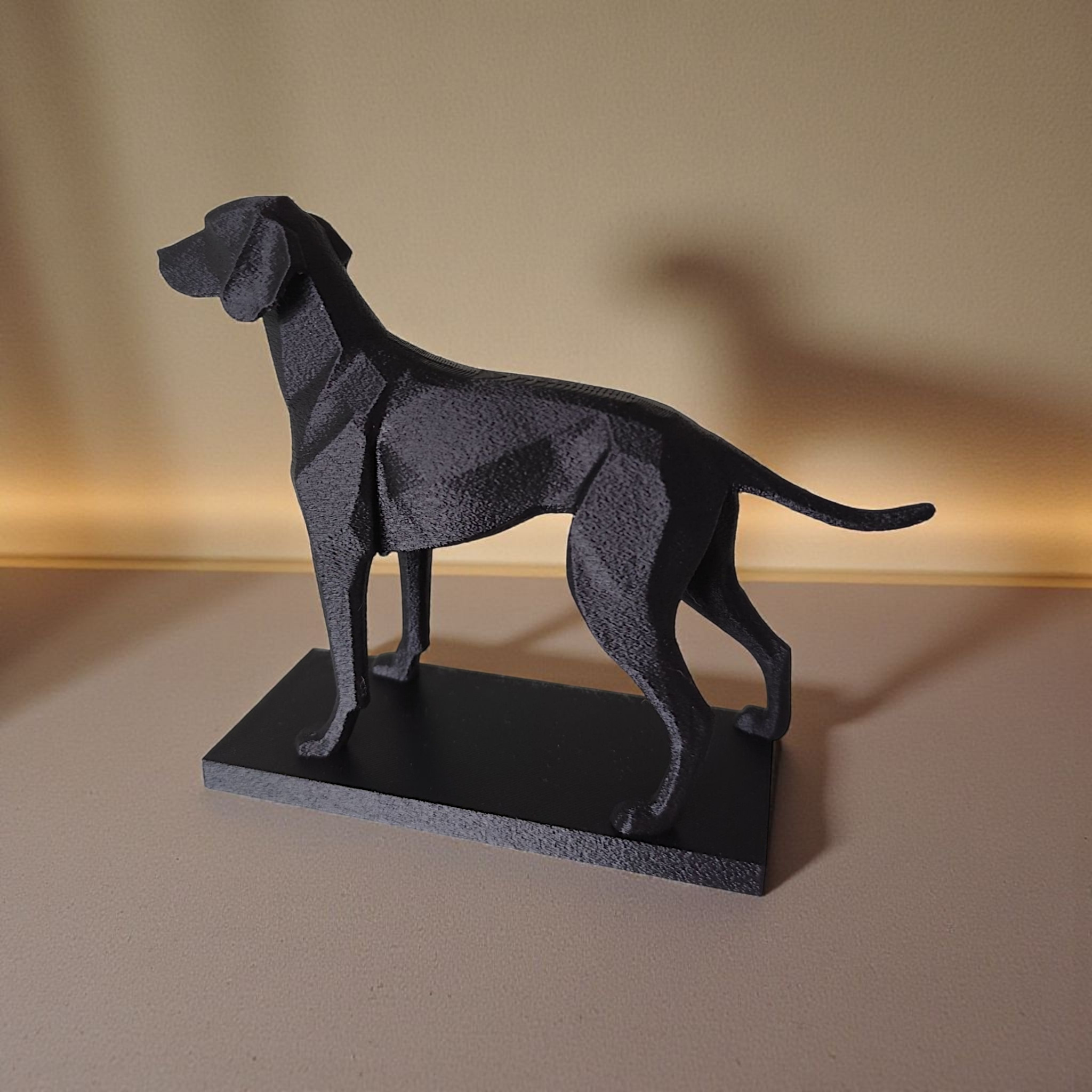 Minimalist hunting dog in low-poly design commercial STL file Sculptures by Deltaprints