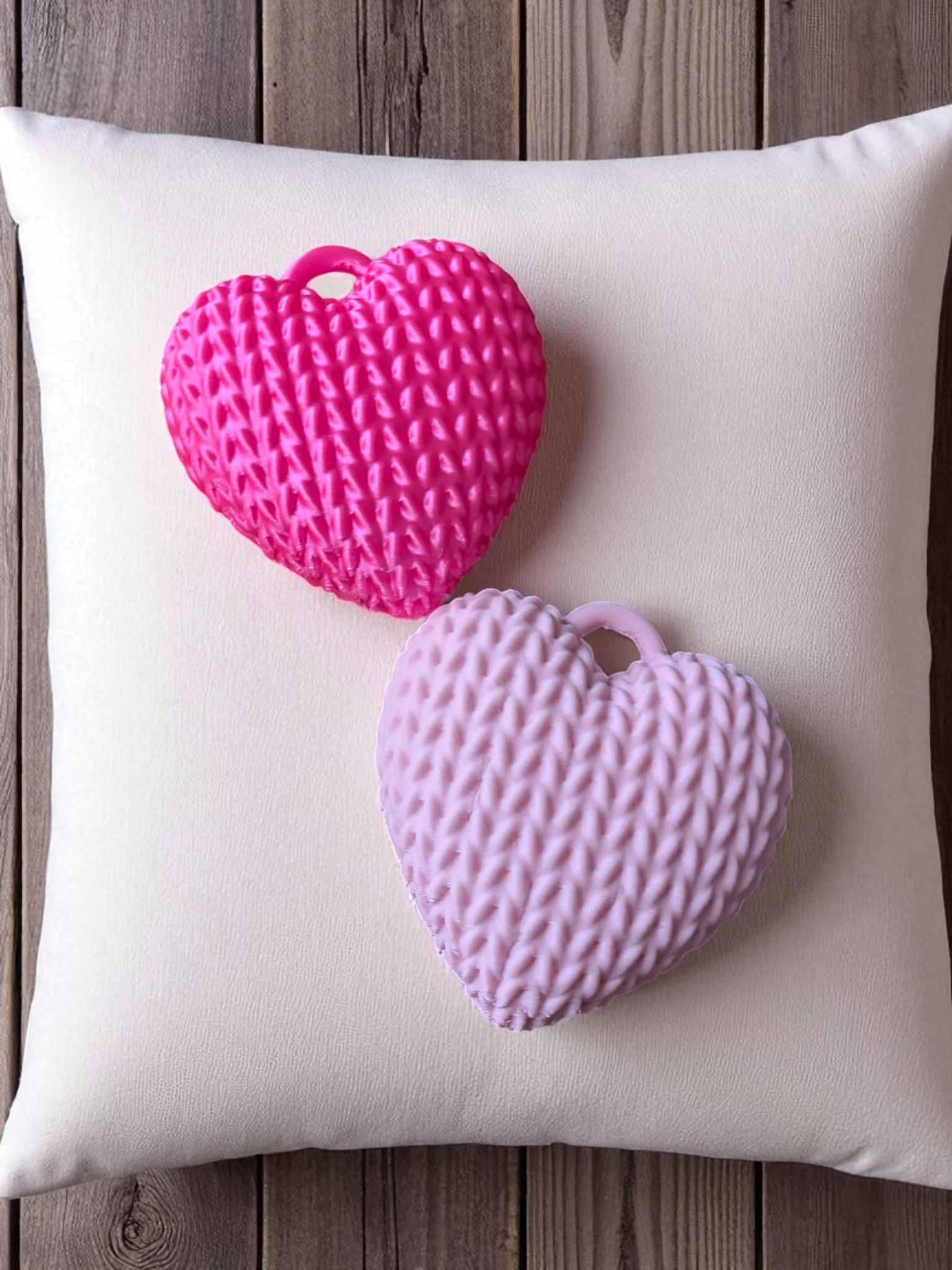Cute Knitted Heart Keychain (No Assembly) 3D print product image 2 by Deltaprints