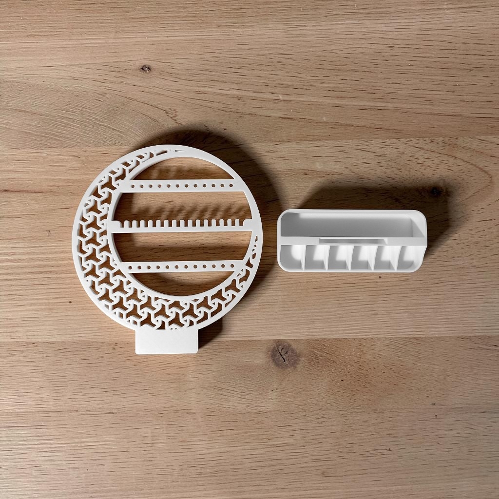 Crescent Moon Jewelry Organizer 3D print product image 4 by Deltaprints