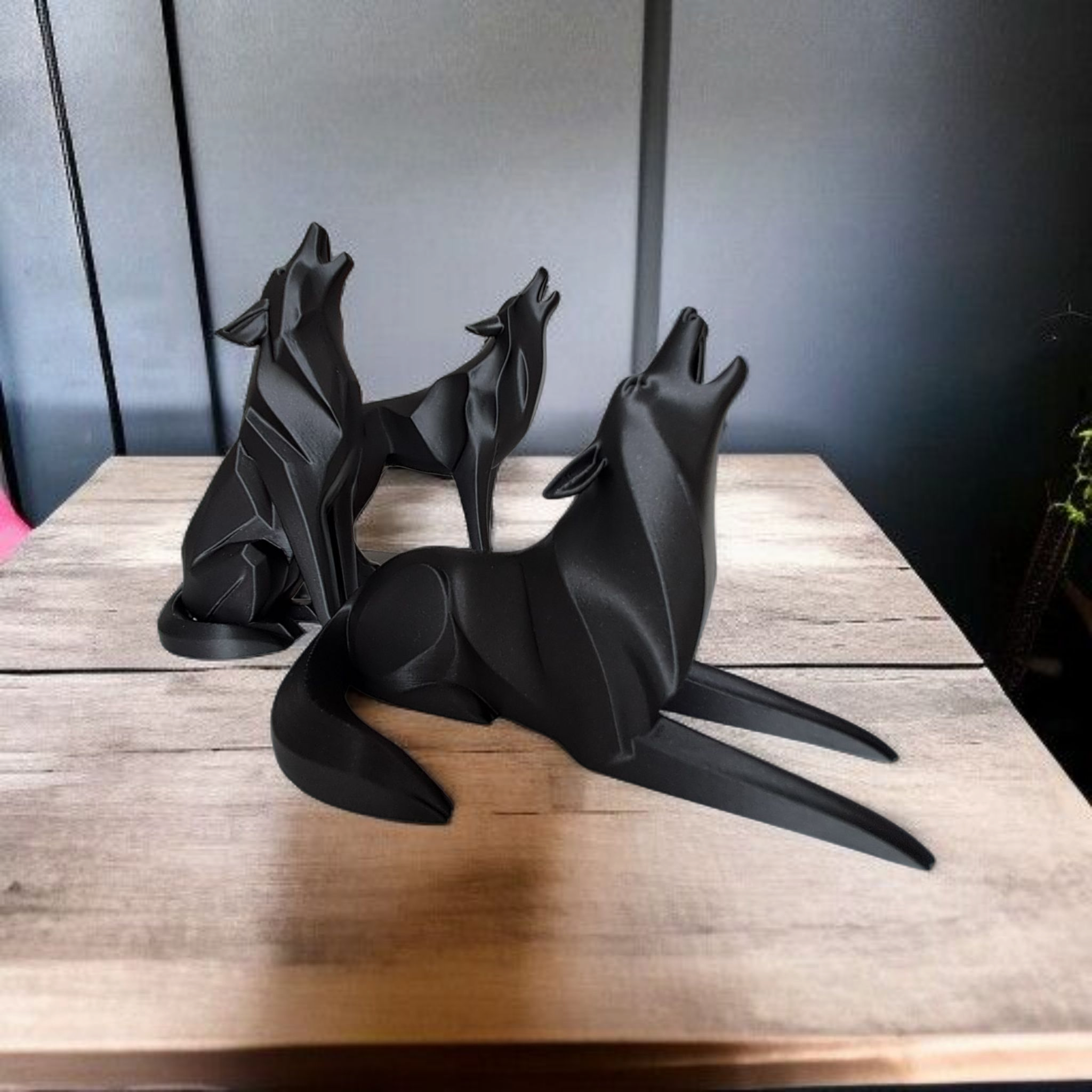 Sculpture #21 – Minimalist Howling Wolf – Lying down 3D print product image 2 by Deltaprints