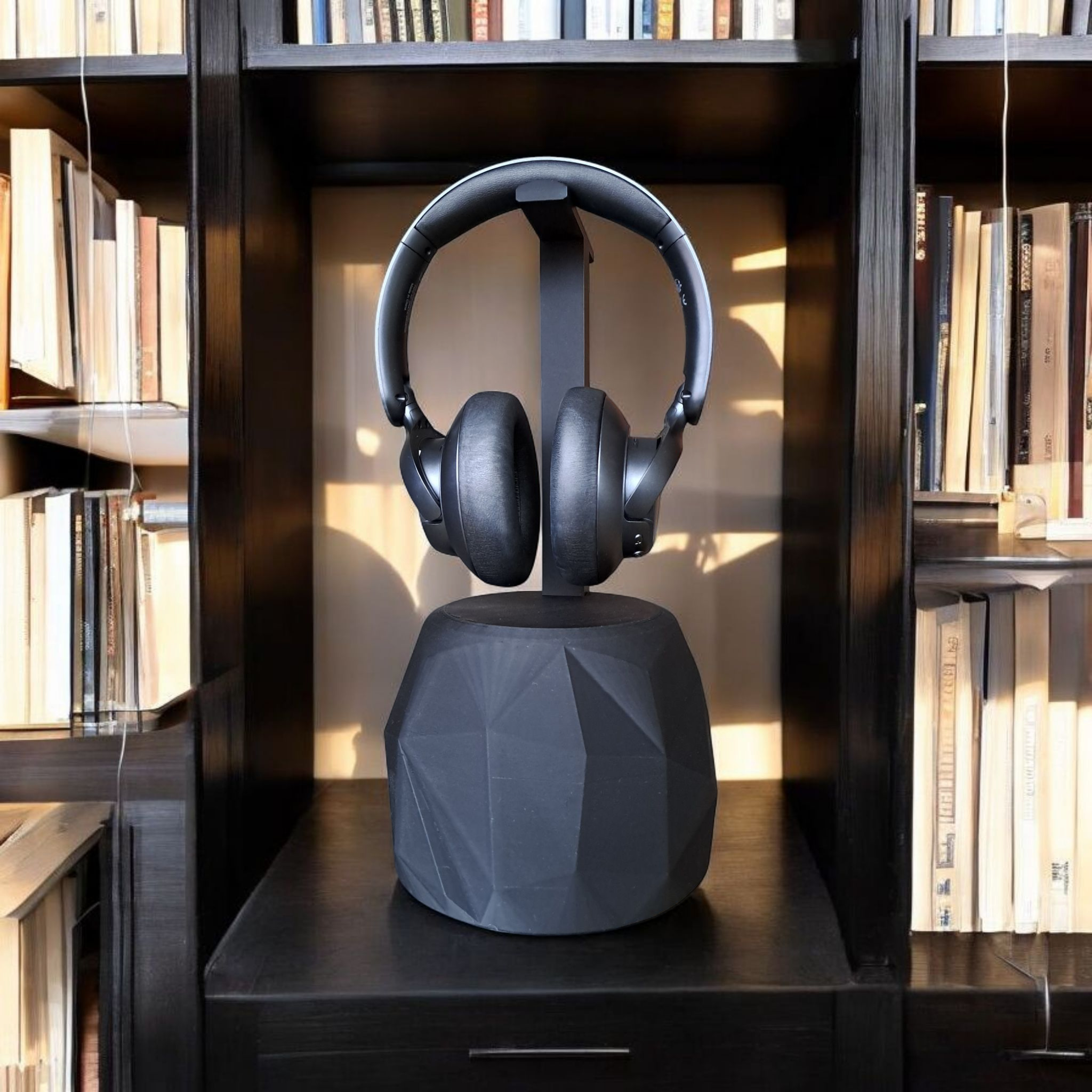 Low Poly Design Headphone Stand „TheRock“ 3D print product image 2 by Deltaprints