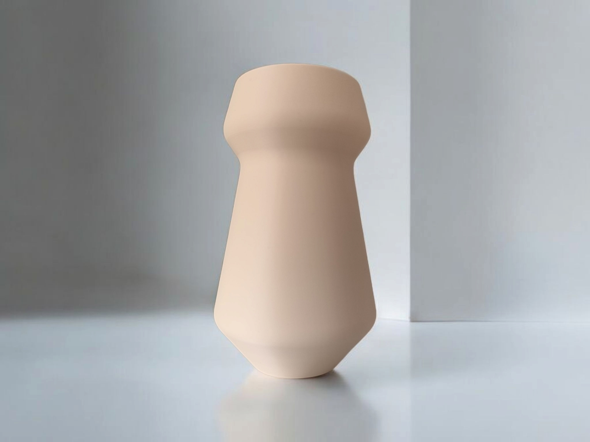 Minimalist Cone Vase “Athen” 3D print product image 3 by Deltaprints