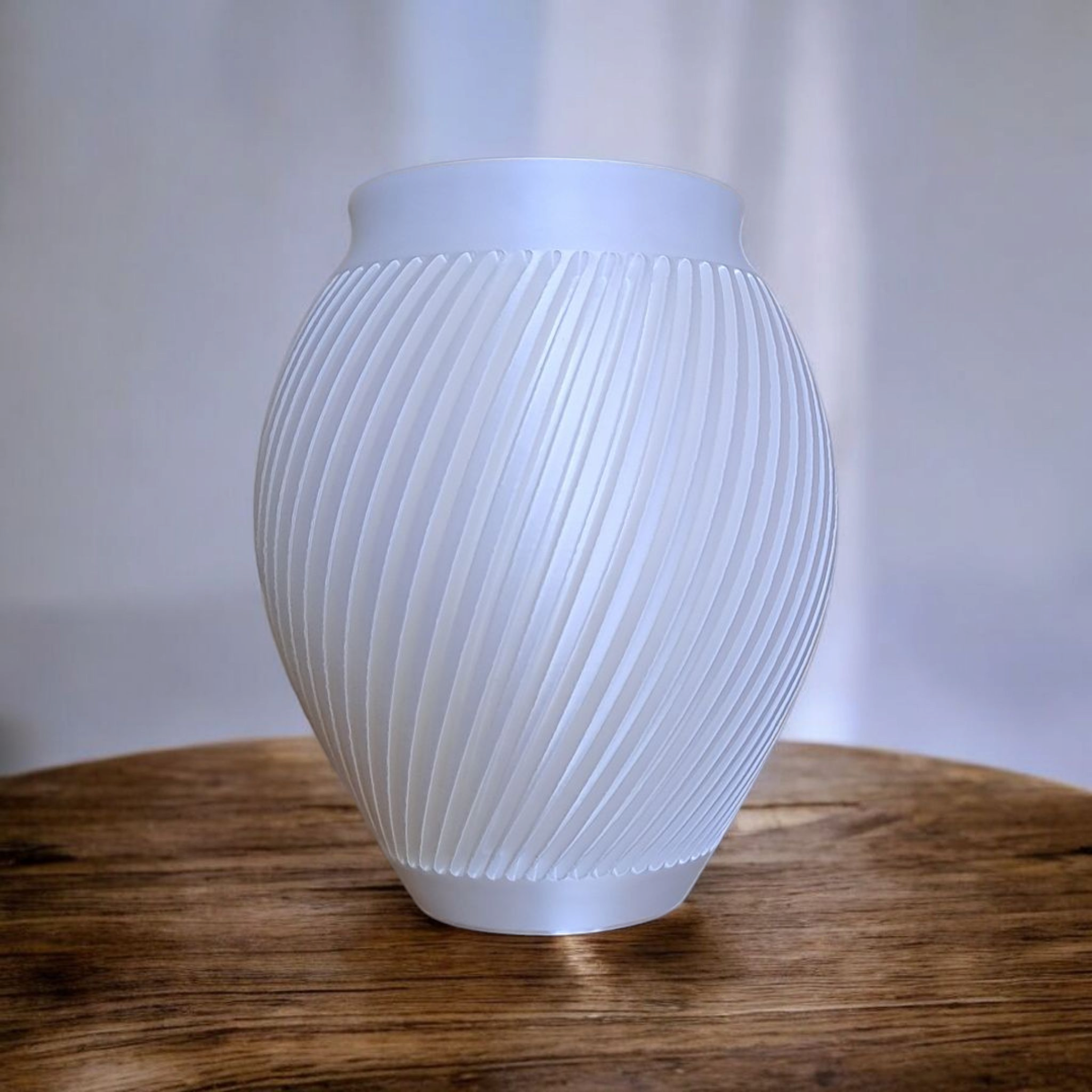 Modern Slatted Design Vase “Versa” 3D print product image 2 by Deltaprints