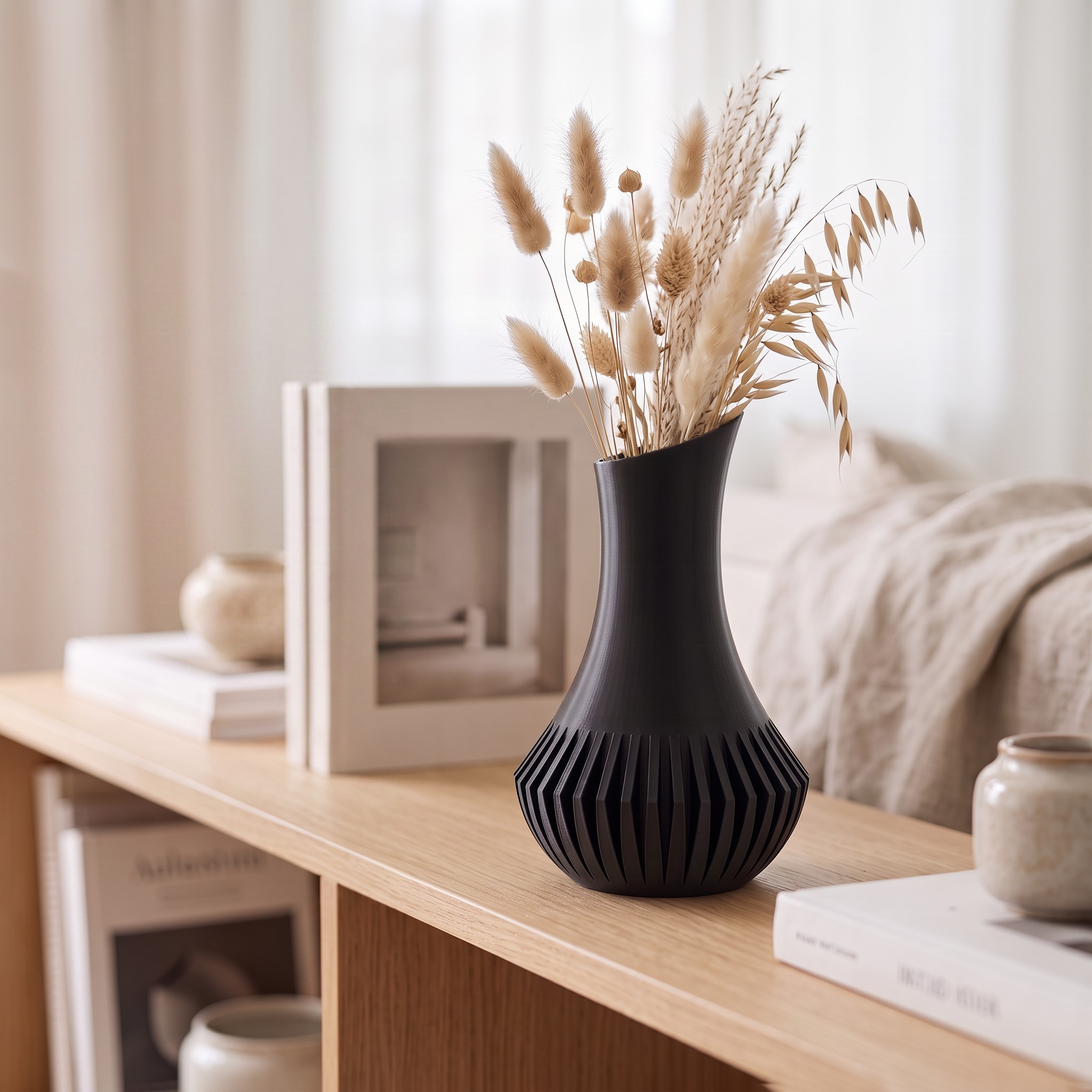 Modern minimalist vase „Veluna“ 3D print product image 2 by Deltaprints