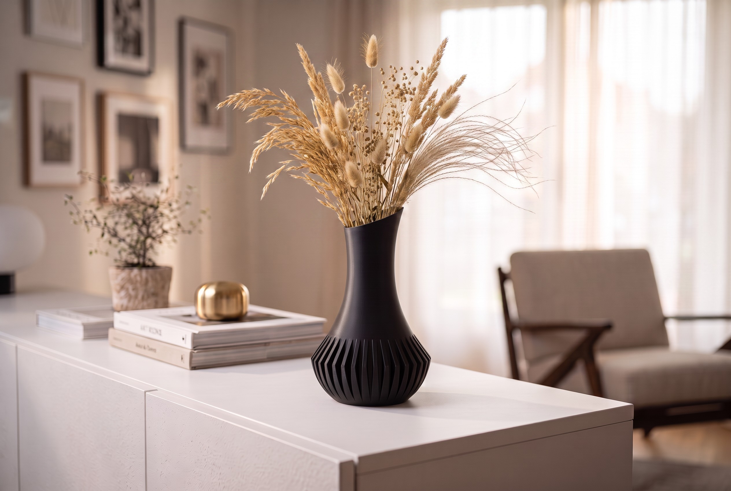 Modern minimalist vase „Veluna“ commercial STL file Vases by Deltaprints