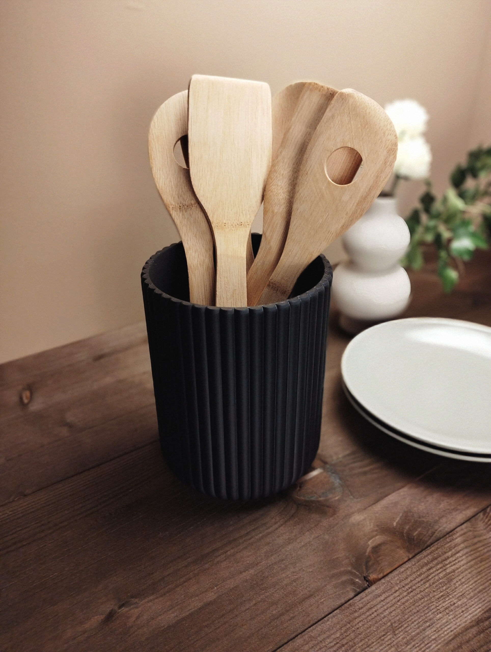 Ribbed Kitchen Utensil Holder, Utensil Basket 3D print product image 3 by Deltaprints