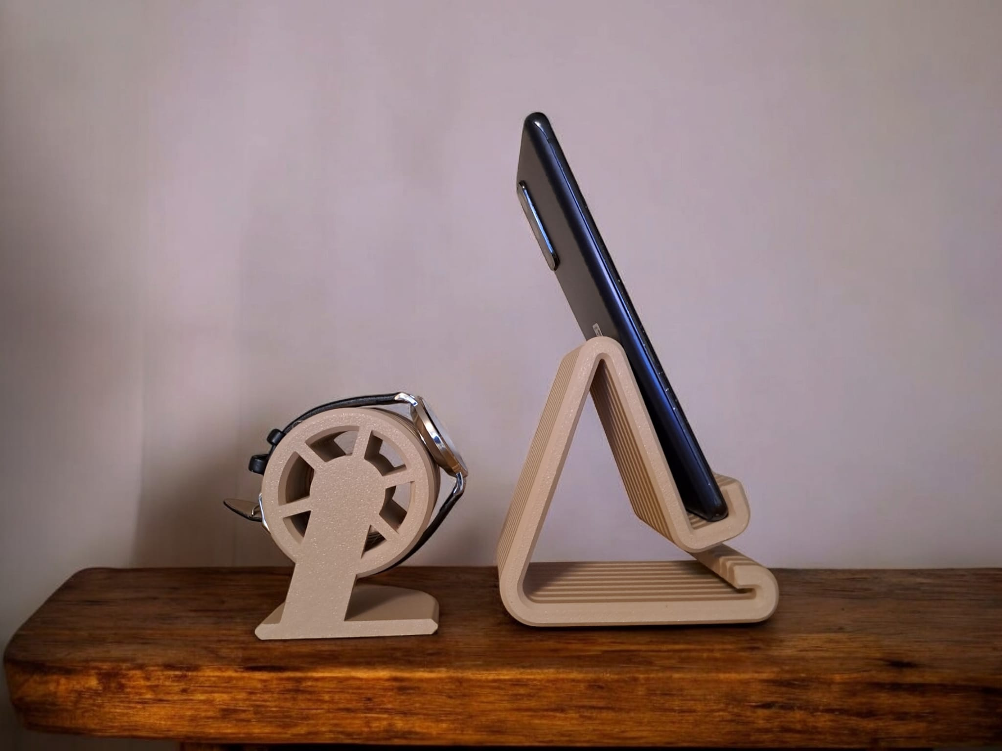 Phone & Smartwatch Holder Set „TechTwist Duo“ 3D print product image 3 by Deltaprints