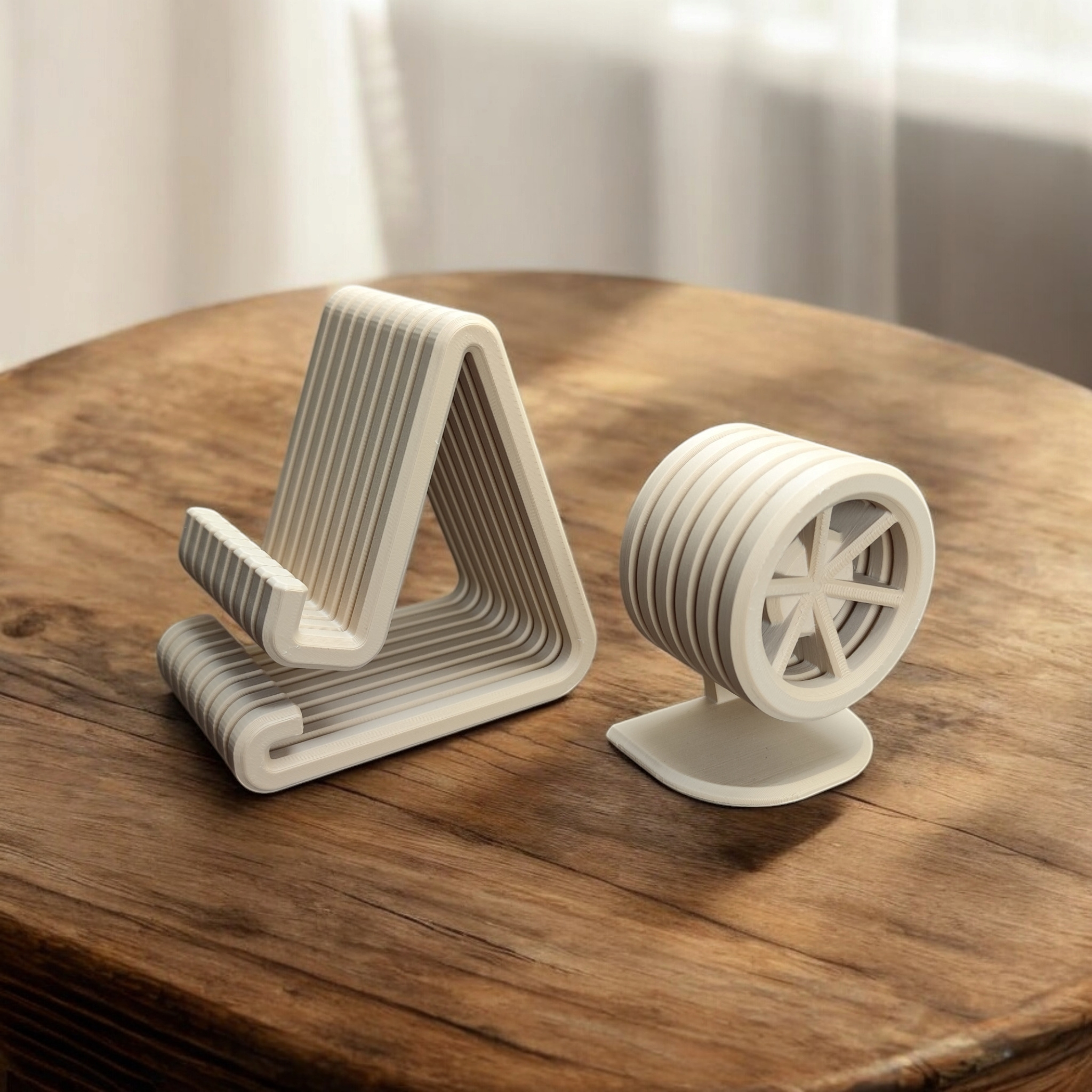 Phone & Smartwatch Holder Set „TechTwist Duo“ 3D print product image 2 by Deltaprints