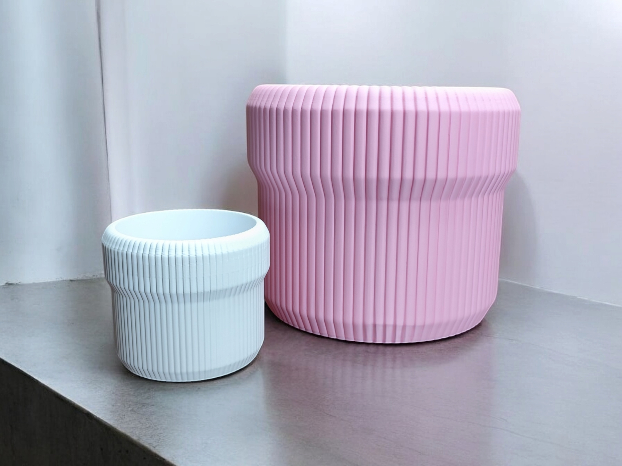 Modern Ribbed Plant Pot „Venlo“ 3D print product image 2 by Deltaprints