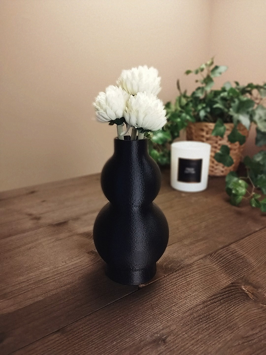 Modern designed vase with two curves 3D print product image 2 by Deltaprints