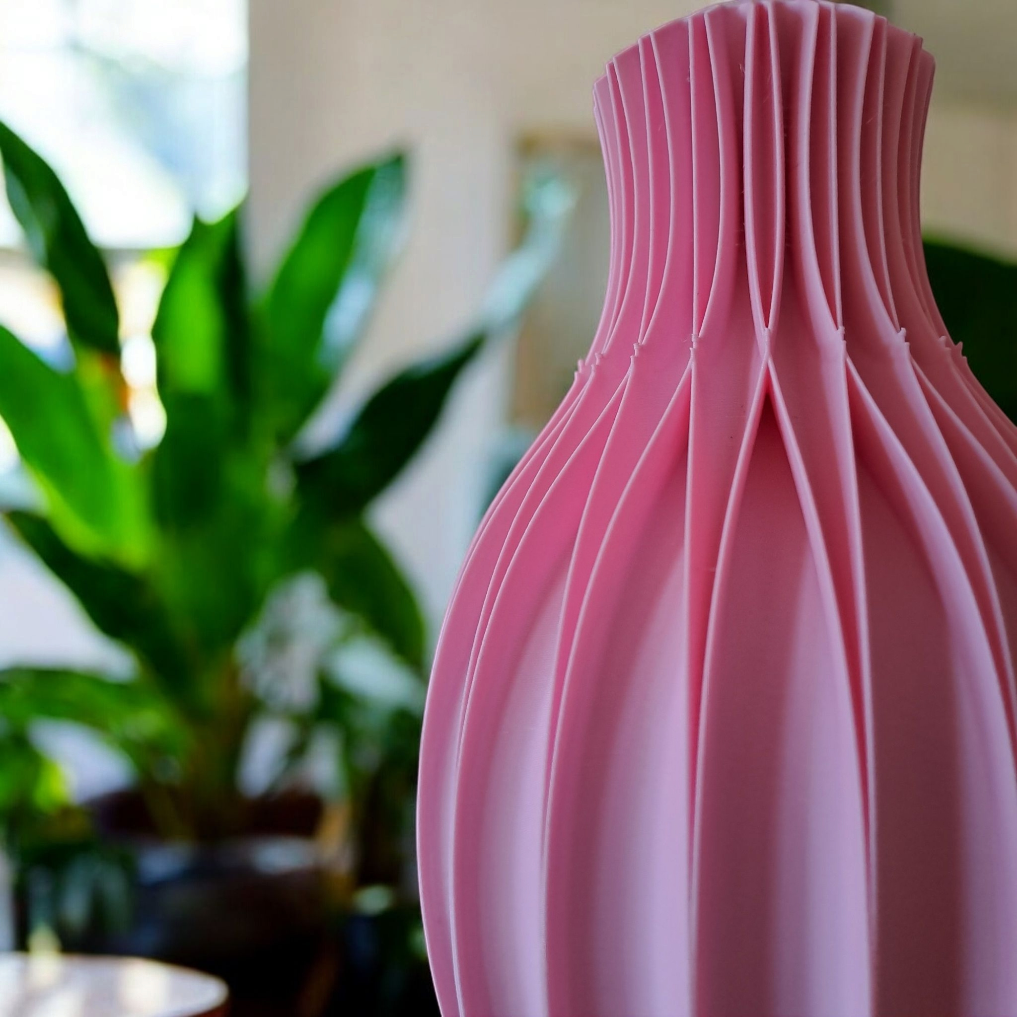 Extraordinarily shaped vase “Facetta” 3D print product image 3 by Deltaprints
