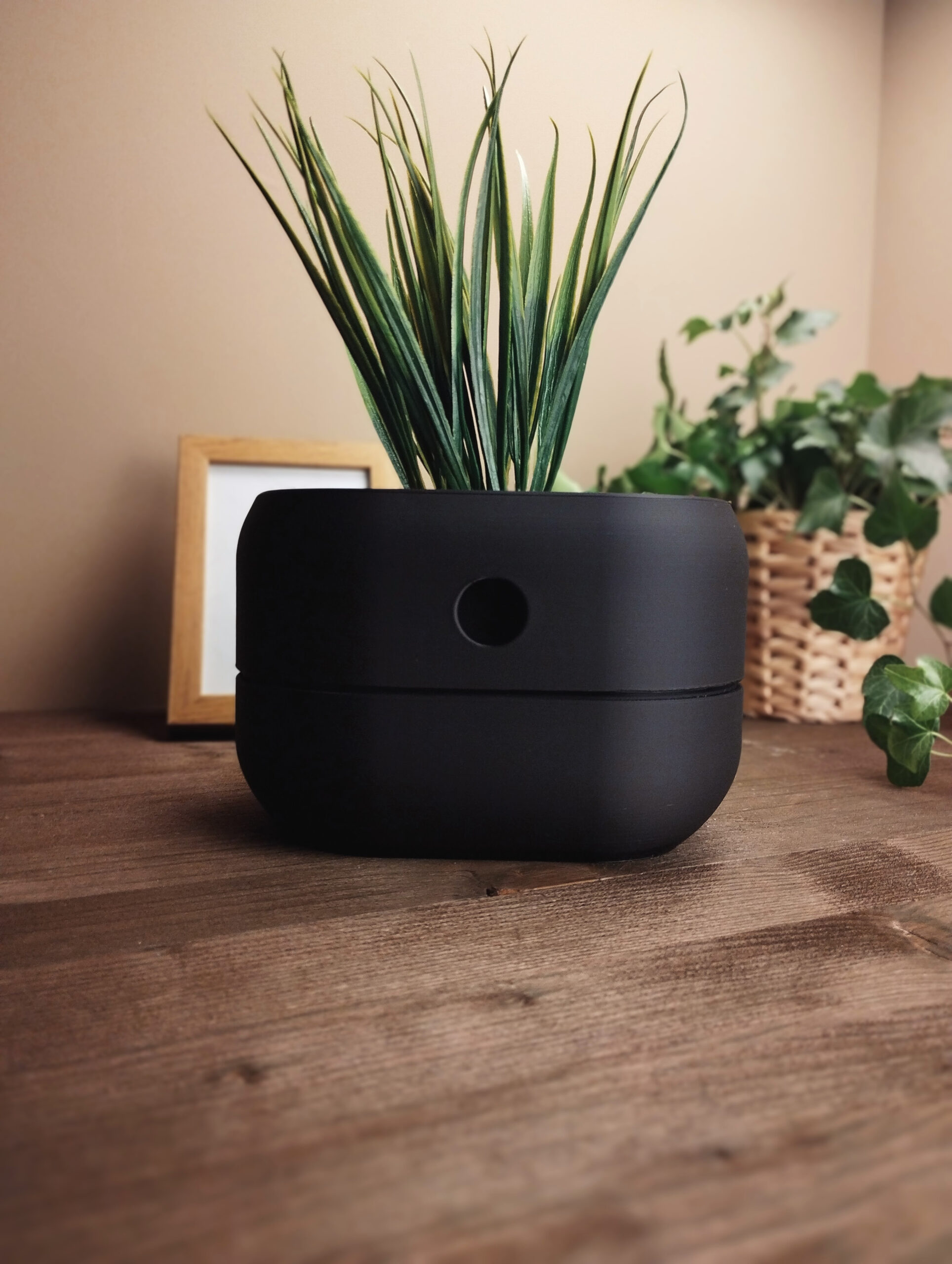 Minimalist Design Self Watering Plantpot 3D print product image 2 by Deltaprints