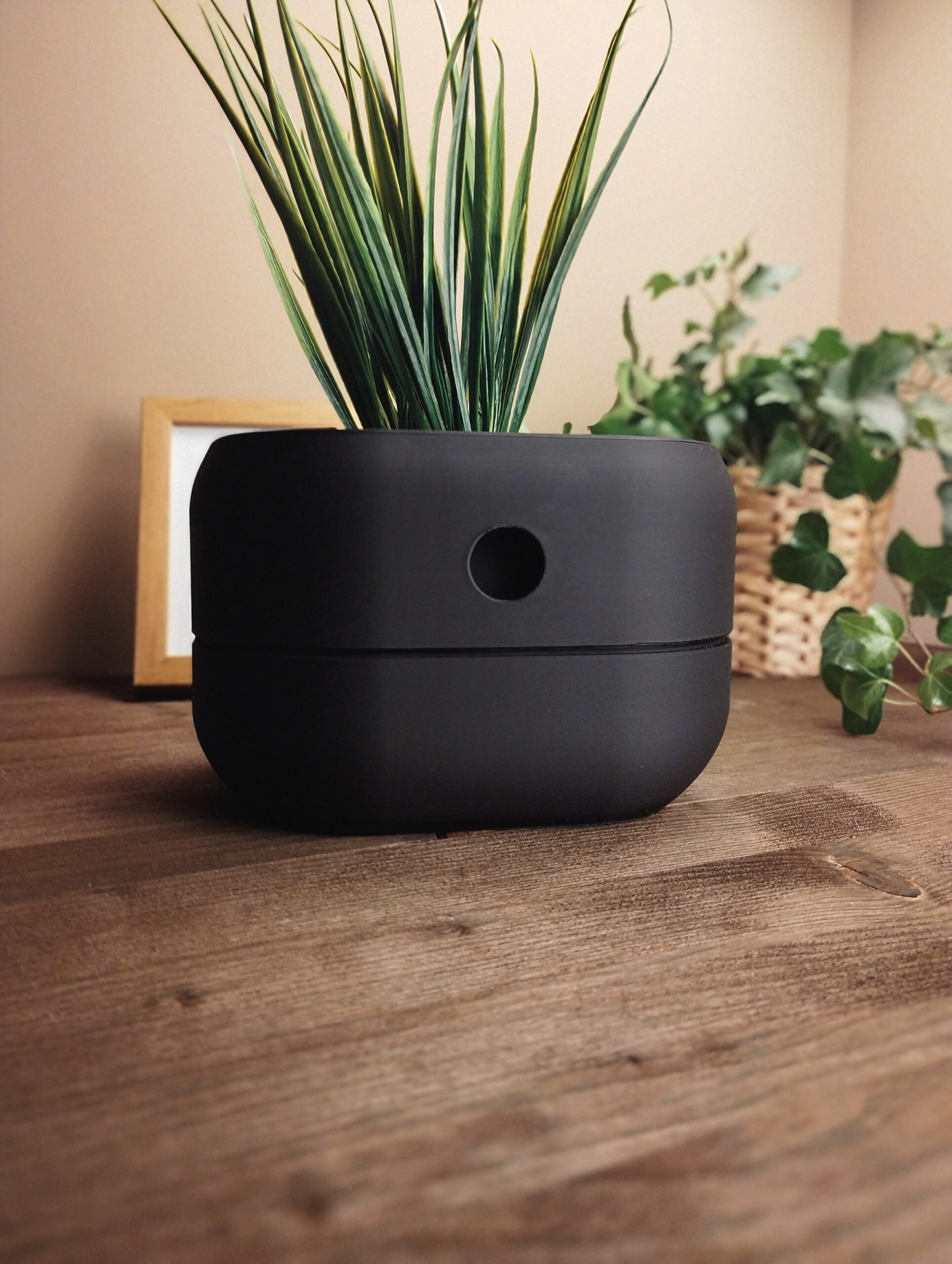 Minimalist Design Self Watering Plantpot 3D print product image 3 by Deltaprints