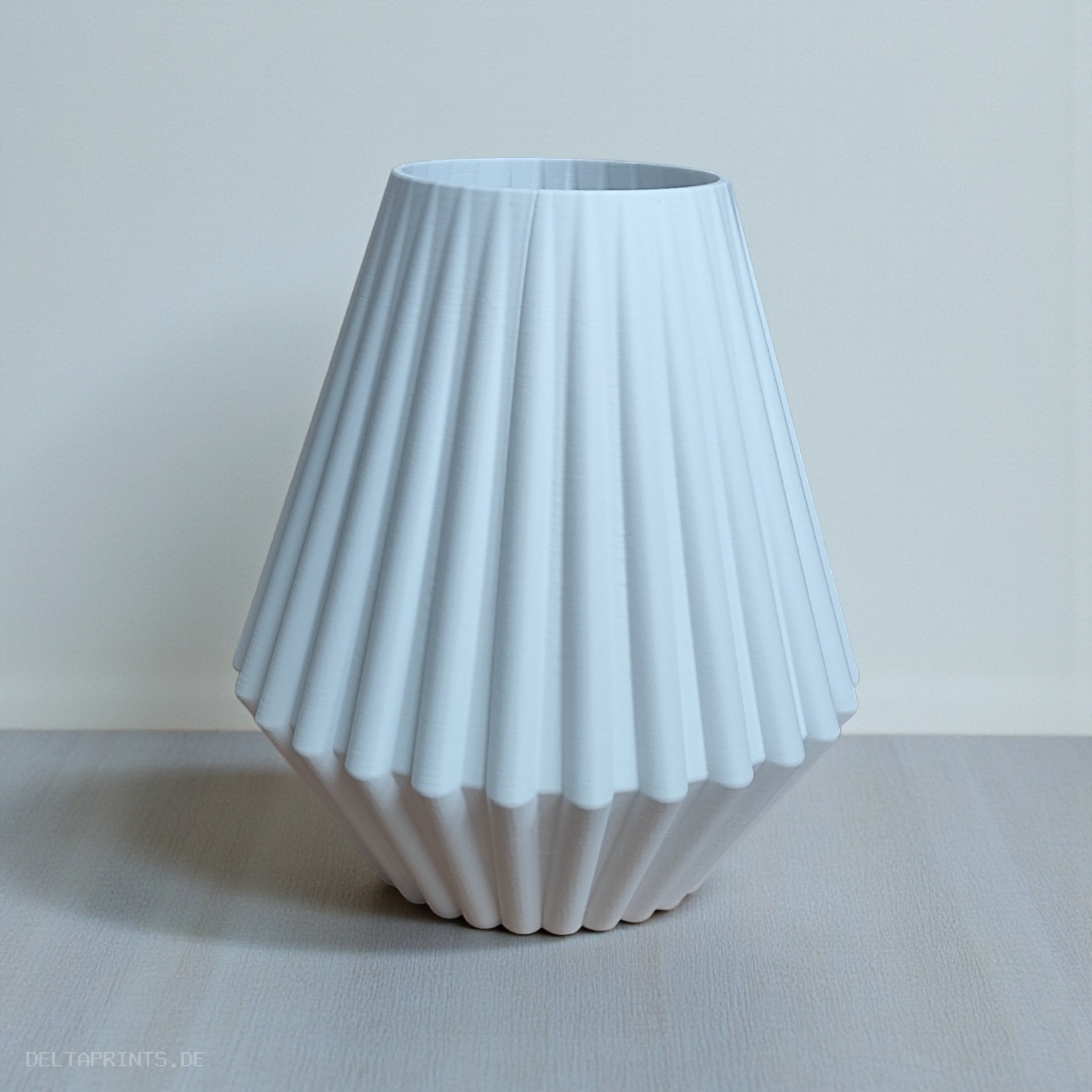 Geometric ribbed vase 3D print product image 3 by Deltaprints