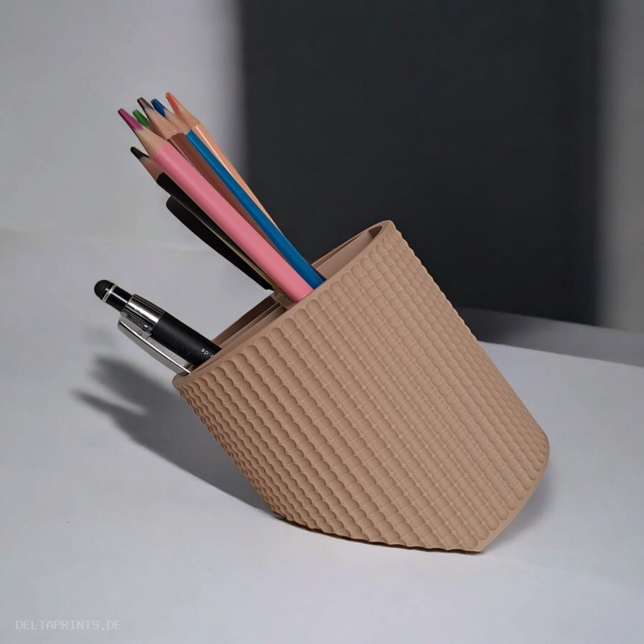 Dotted and inclined pen holder „GravityDock“ 3D print product image 2 by Deltaprints