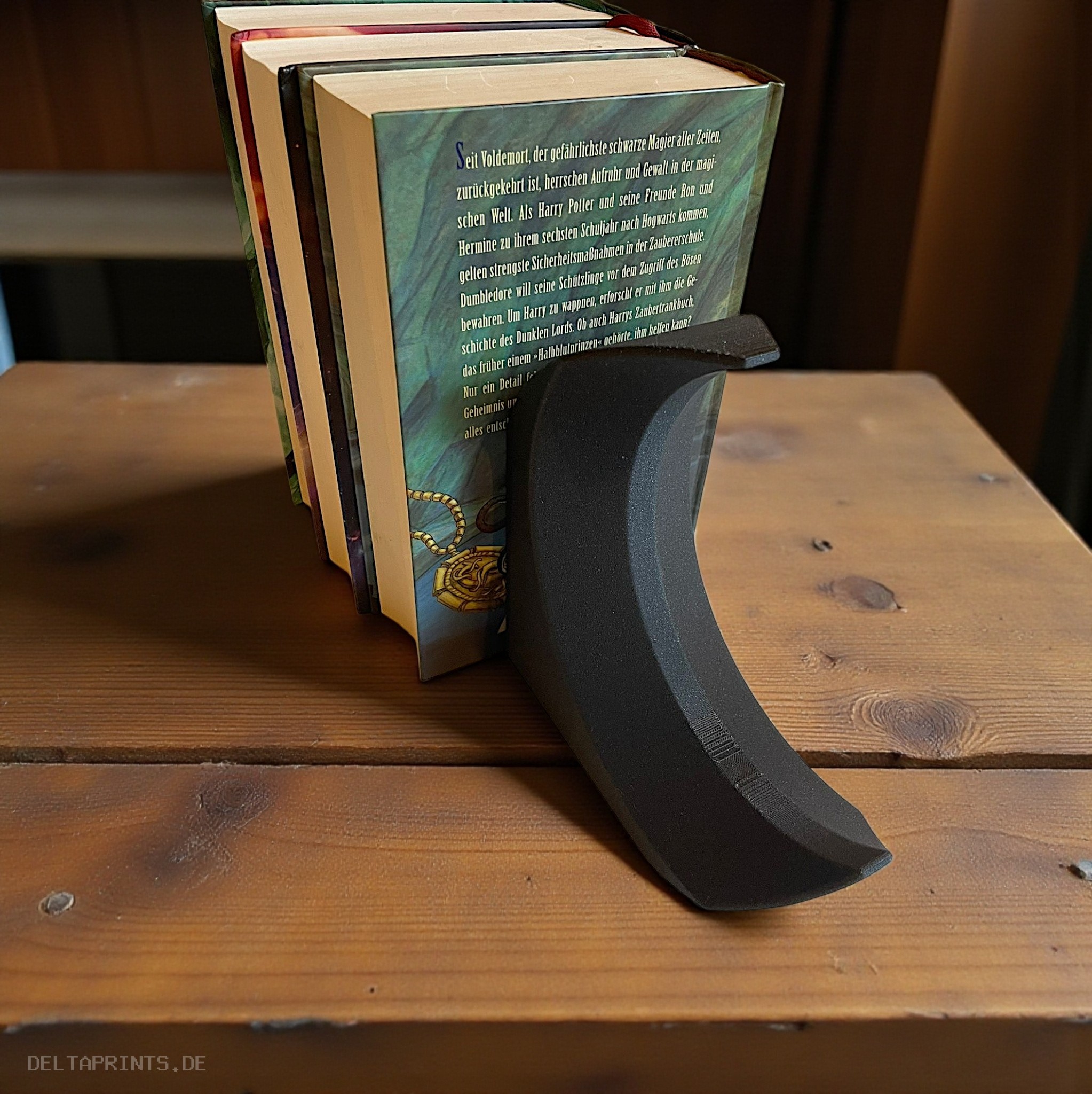 Minimalist crescent-shaped bookends 3D print product image 3 by Deltaprints