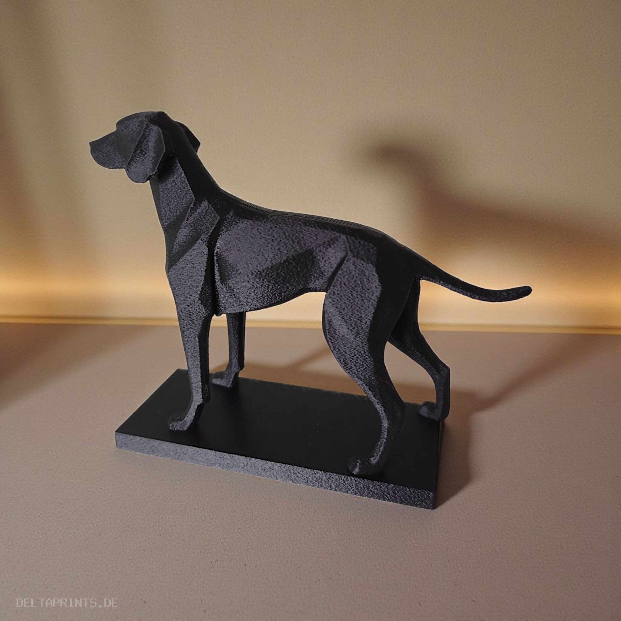 Minimalist hunting dog in low-poly design commercial STL file Sculptures by Deltaprints