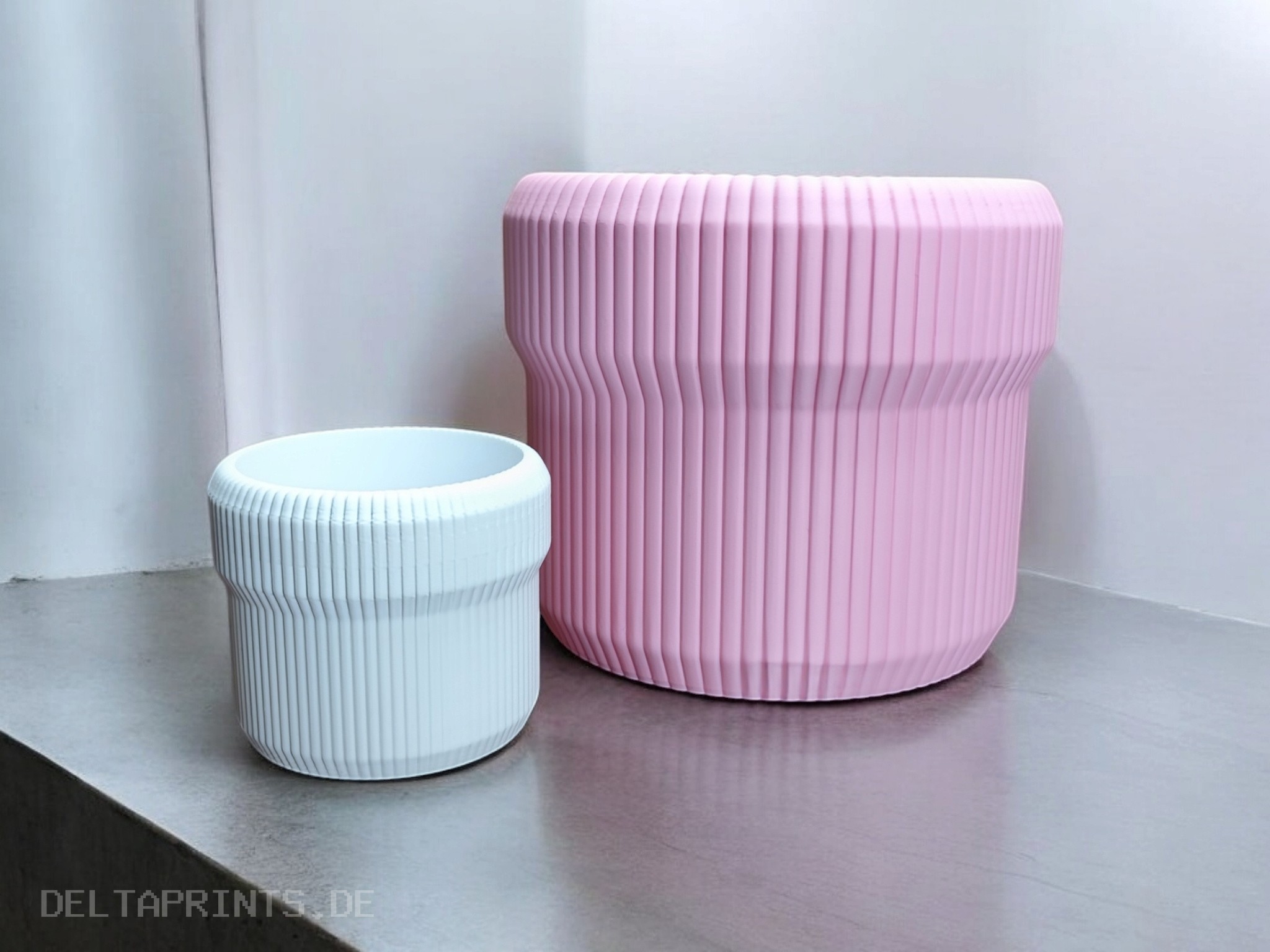 Modern Ribbed Plant Pot „Venlo“ 3D print product image 2 by Deltaprints