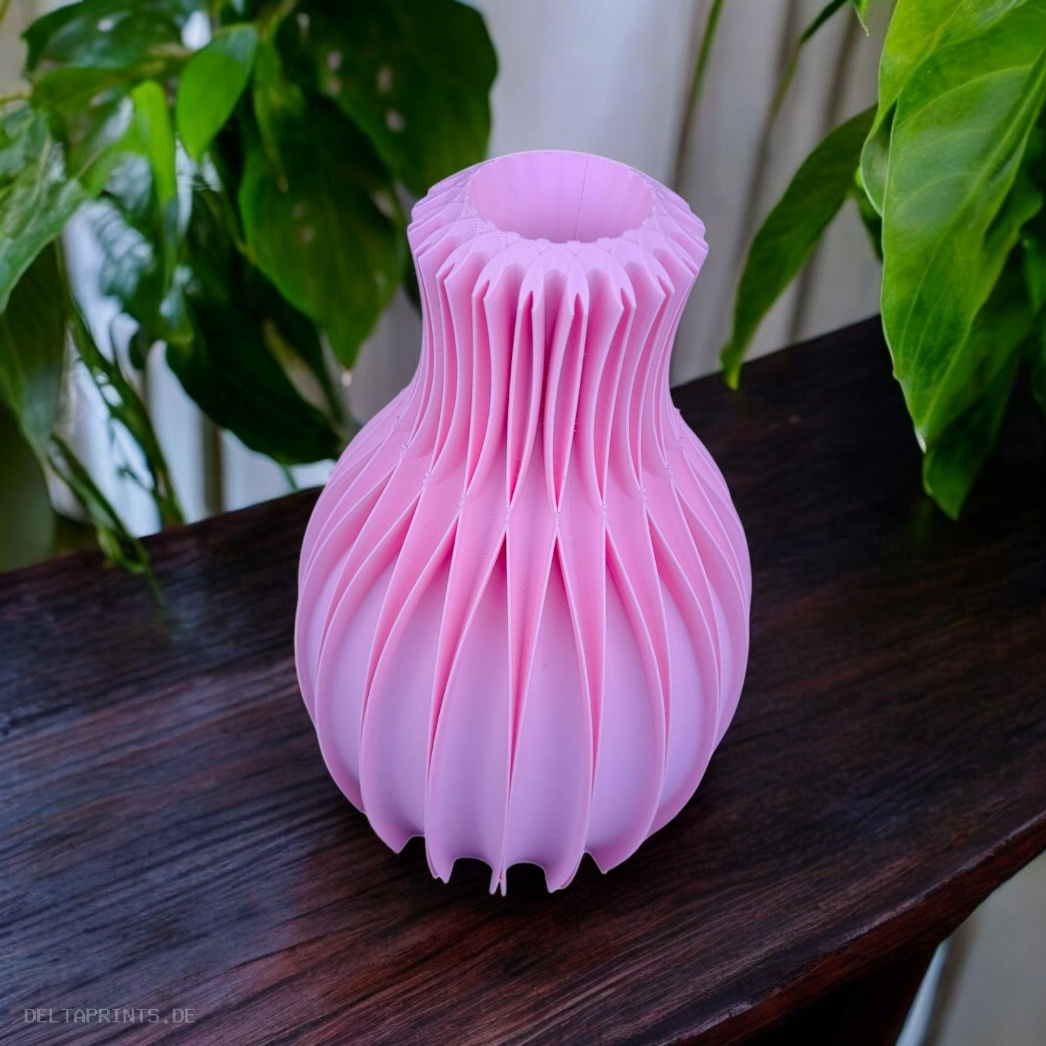 Extraordinarily shaped vase “Facetta” 3D print product image 2 by Deltaprints